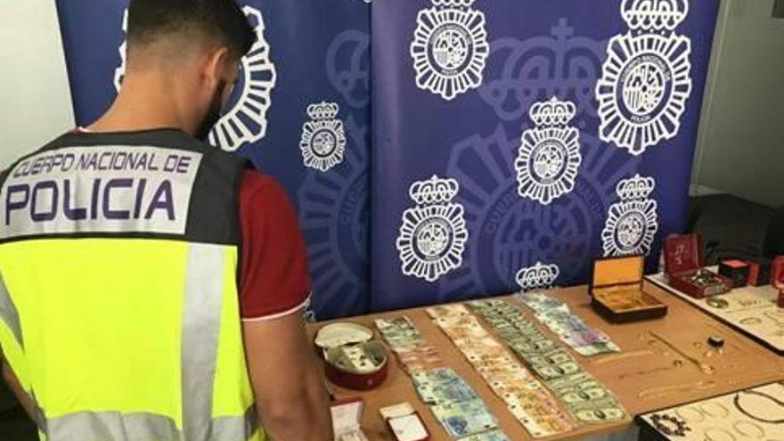 Quedan libres seis detenidos por robar un millón en joyas y dinero a una anciana en Alcoy