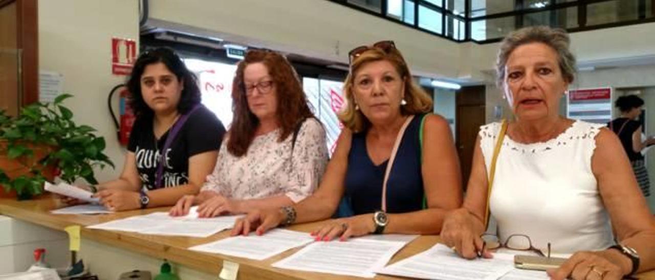 Recursos de interinas desplazadas de la bolsa por otros docentes con menor puntuación que han pedido permanecer en el mismo puesto otro año.