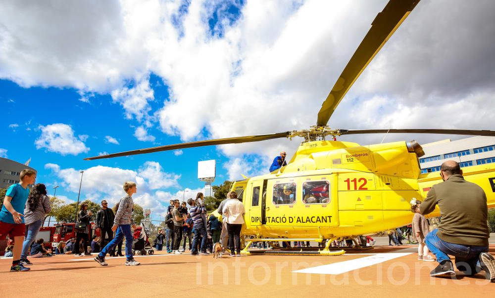 Exhibición de los bomberos en Benidorm