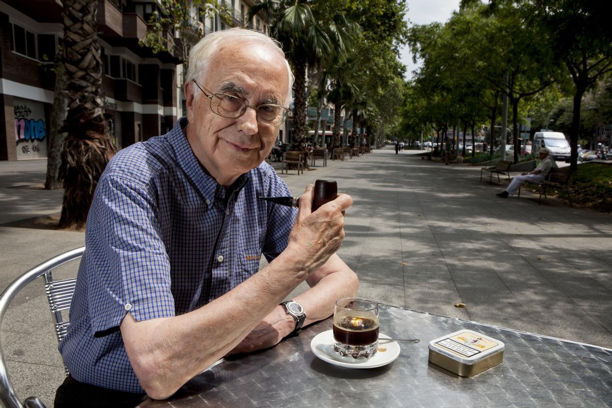 Fotografiado en una cafetería cerca de su casa en 2013