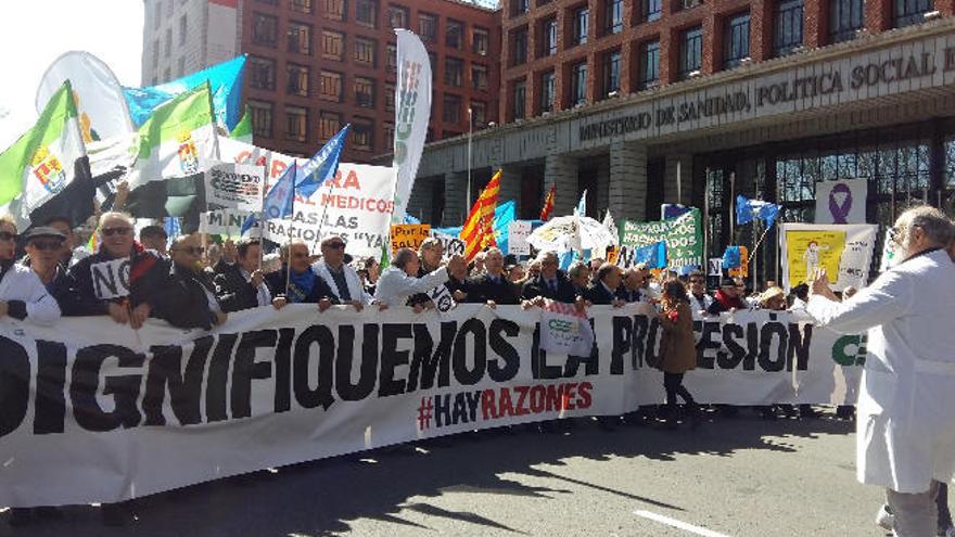 Manifestación de médicos, ayer en Madrid.