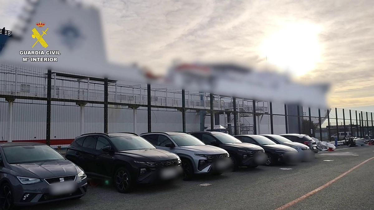 Vehículos en el puerto de Alicante.