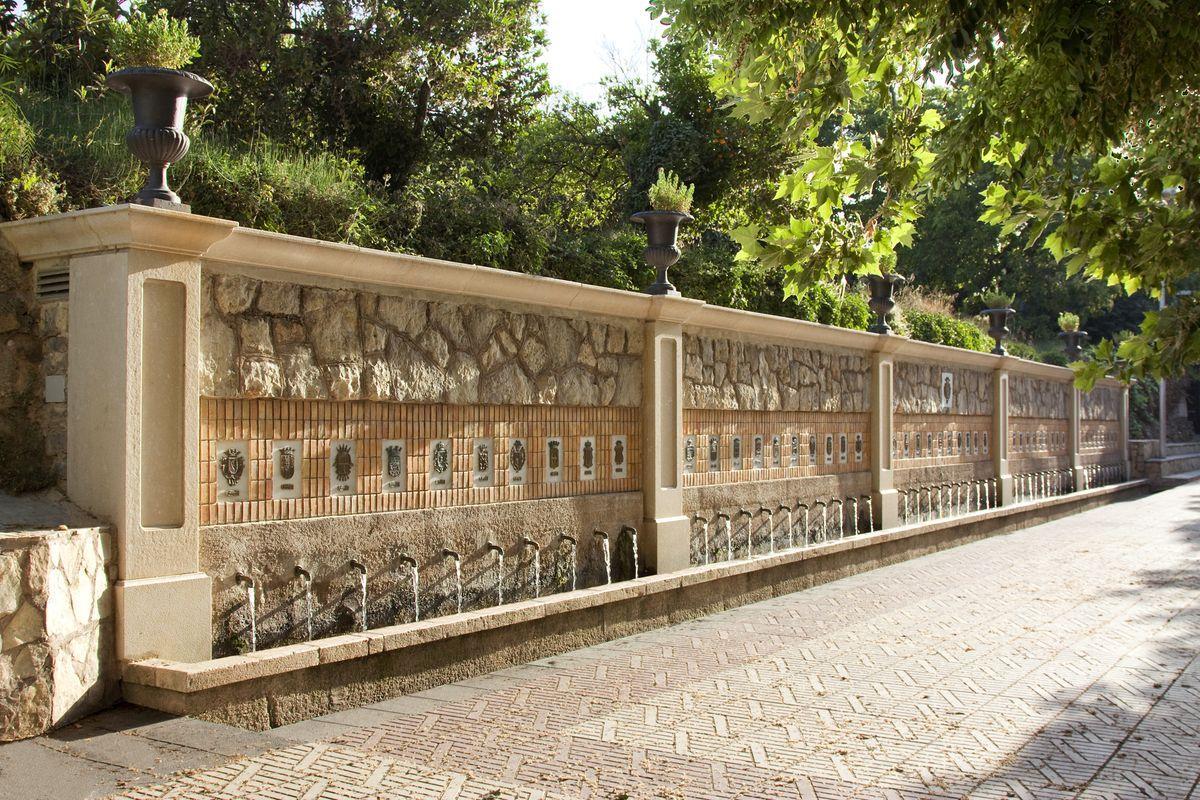 Monumento de los 50 caños representando las 50 provincias españolas.