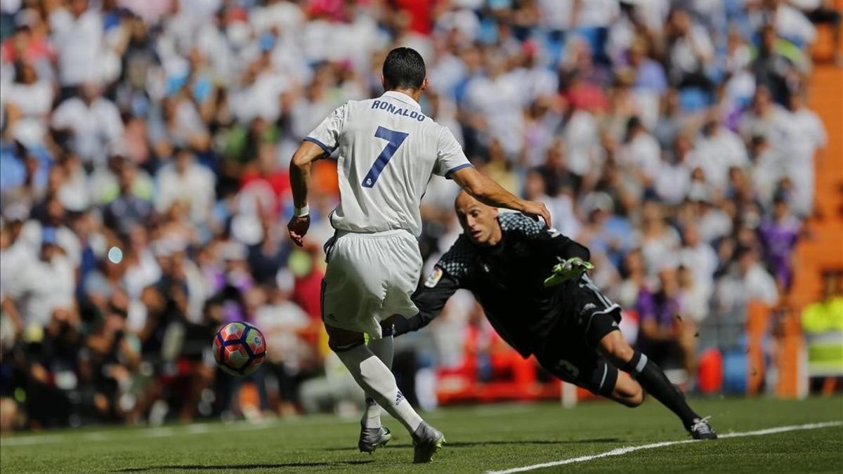 Cristiano Ronaldo abre el marcador en la goleada del Real Madrid a Osasuna