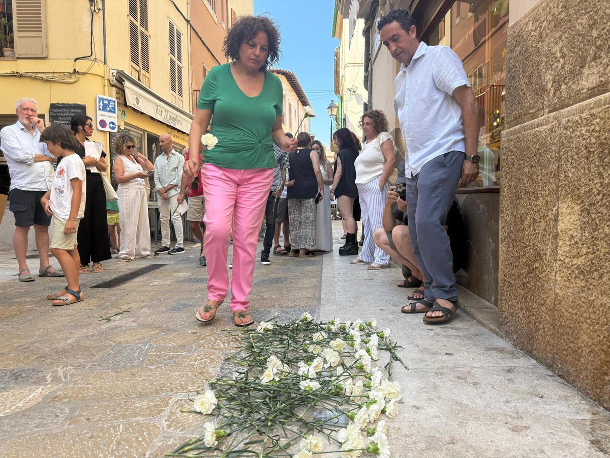 FOTOS | Pollença coloca 27 piedras de la memoria, en imágenes