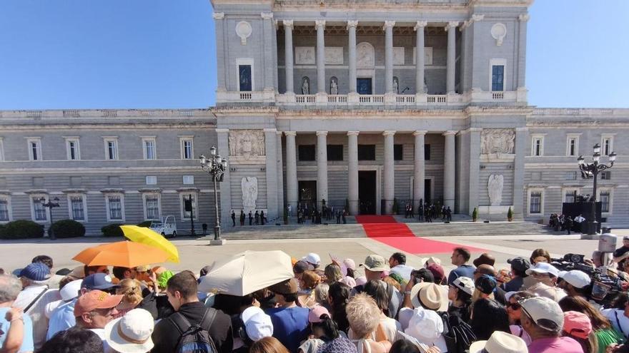 Devoción, calor y multitudes en la espera del Papa