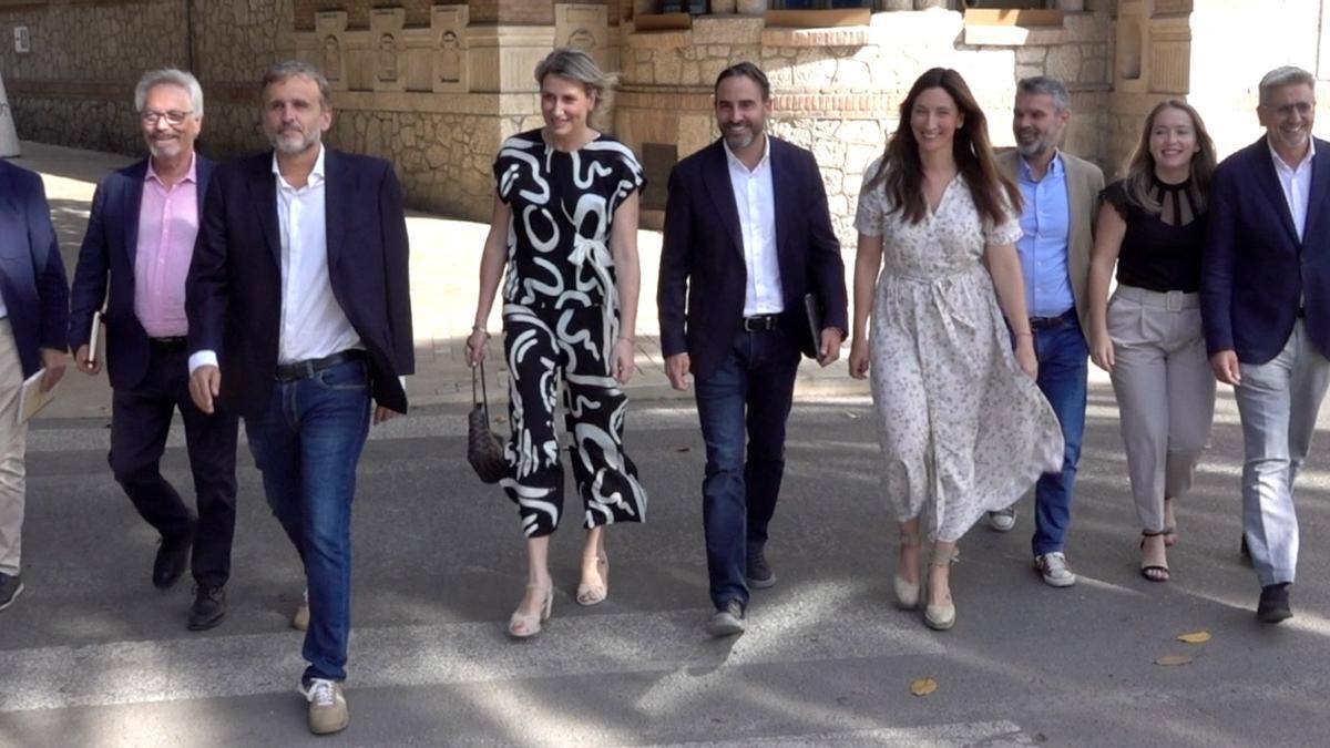 Representantes del PSOE de Málaga a las puertas del Rectorado de la UMA.