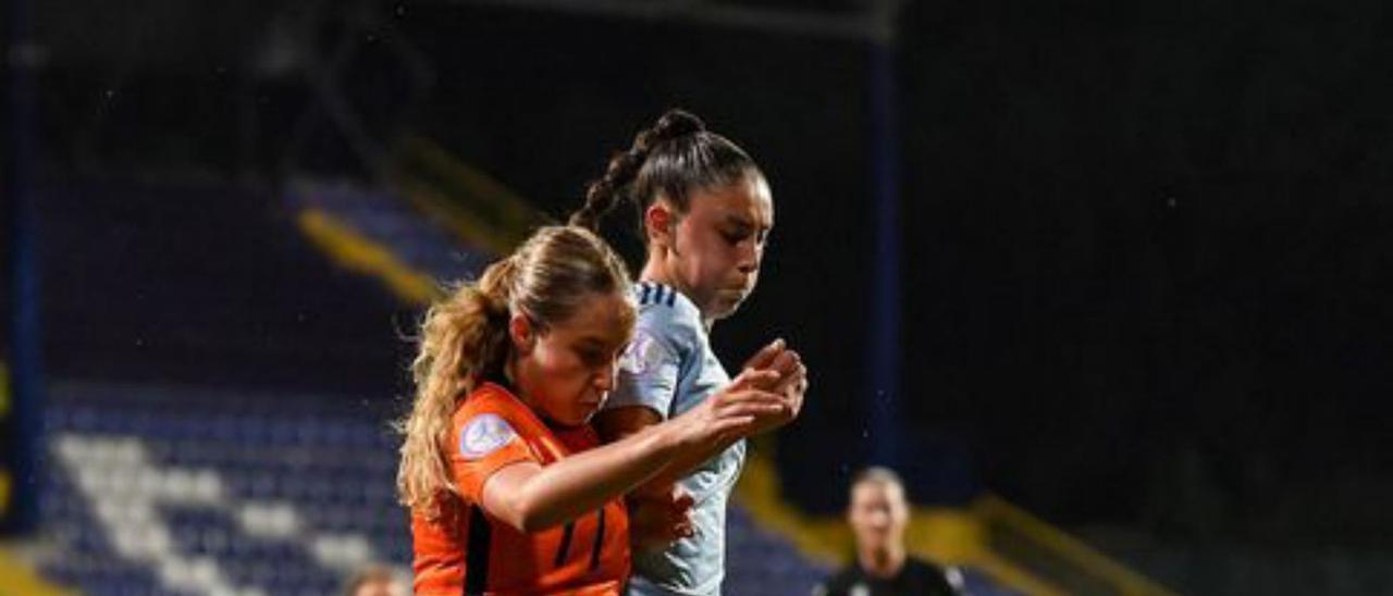 Olaya Enrique, a la derecha, durante el partido ante  Holanda. | RFEF