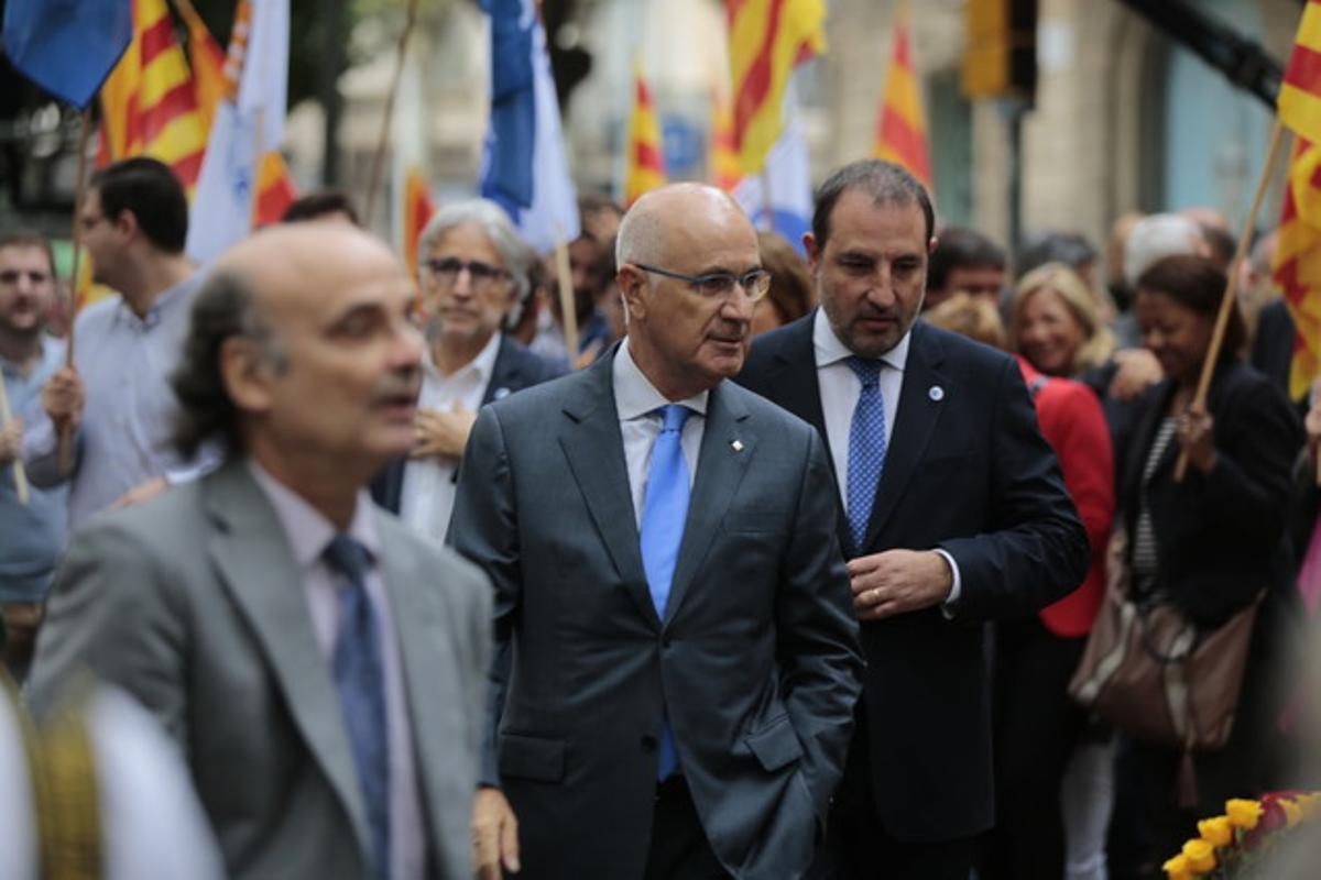 Duran Lleida i Ramon Espadaler, en l’ofrena floral, avui.