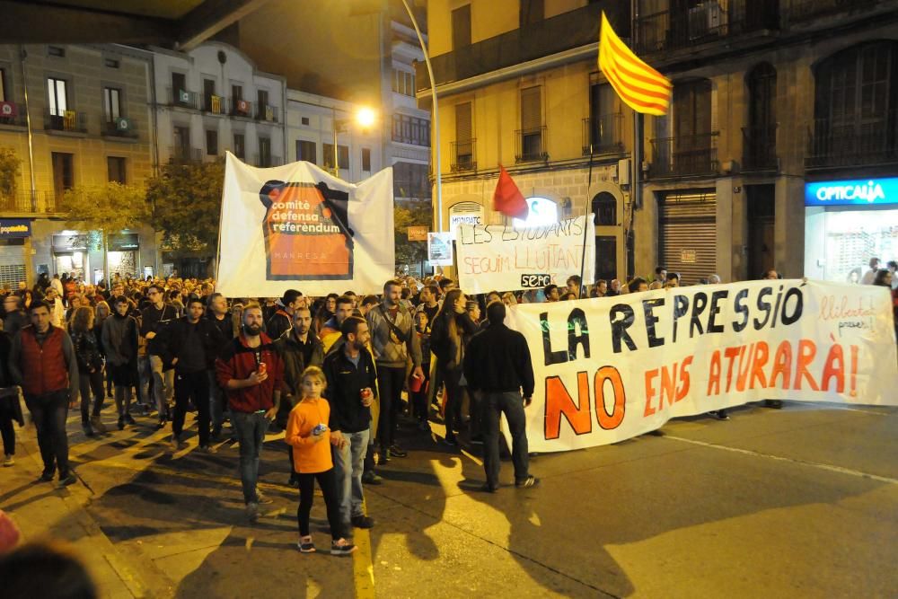 Uns 5.000 manresans surten al carrer per reclamar la llibertat dels exconsellers