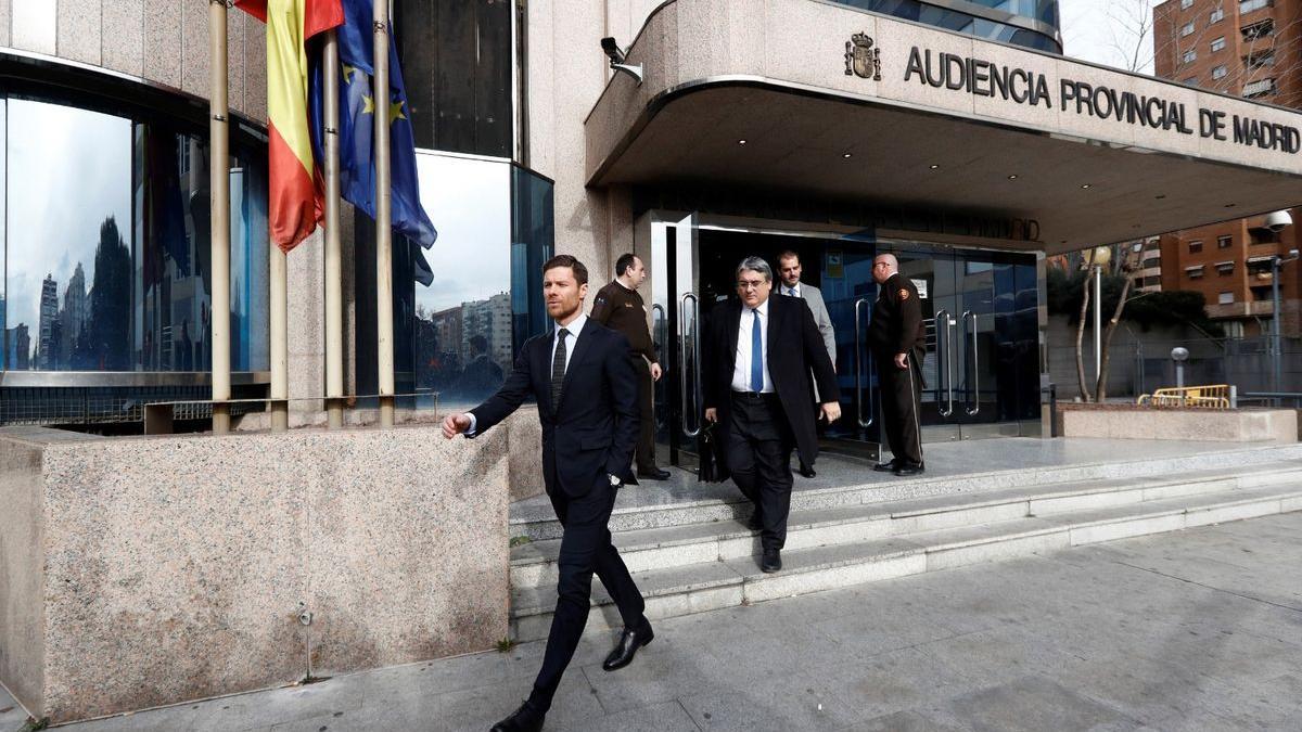 Xabi Alonso, a la salida de la Audiencia Provincial de Madrid.
