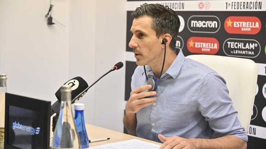 Voulgaris se defiende al ataque: se encontró con 157 acreedores y oficinas sin aire acondicionado