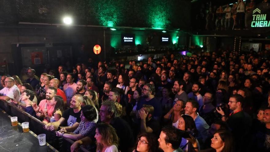 Público en un concierto en La Trinchera