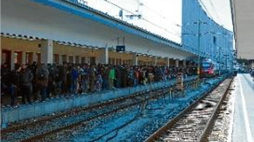 Desenes de refugiats, en una estació d&#039;Àustria.