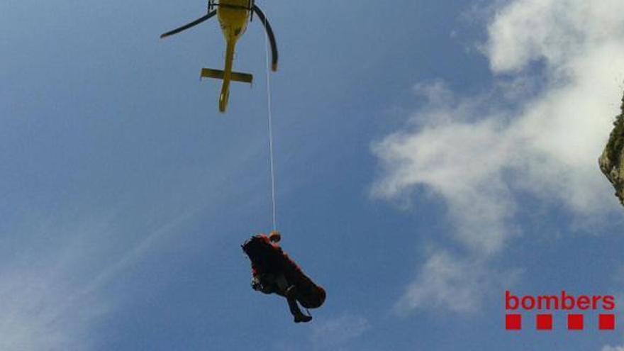 Rescat d&#039;una excursionista a Queralbs en caure per un barranc a la zona del refugi de Coma de Vaca · Bombers de la Generalitat