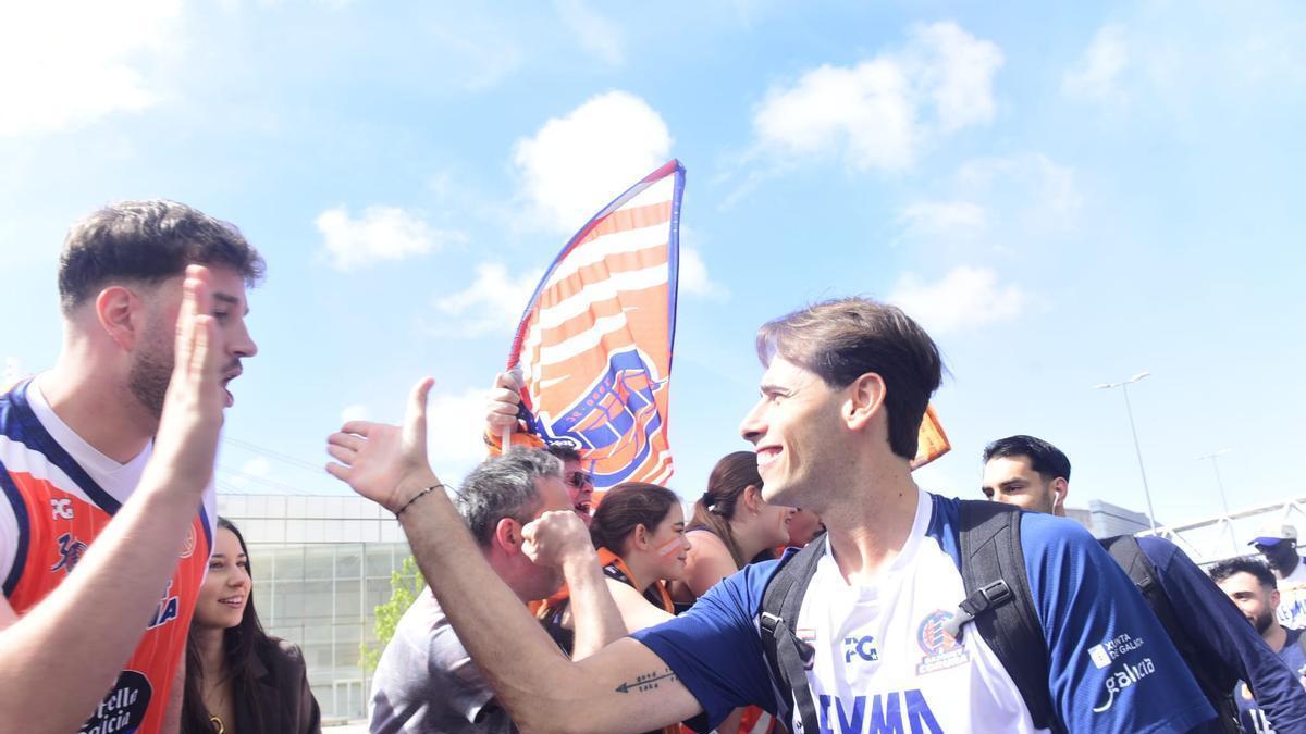 Recibimiento al Leyma antes de la final por el ascenso ante Estudiantes