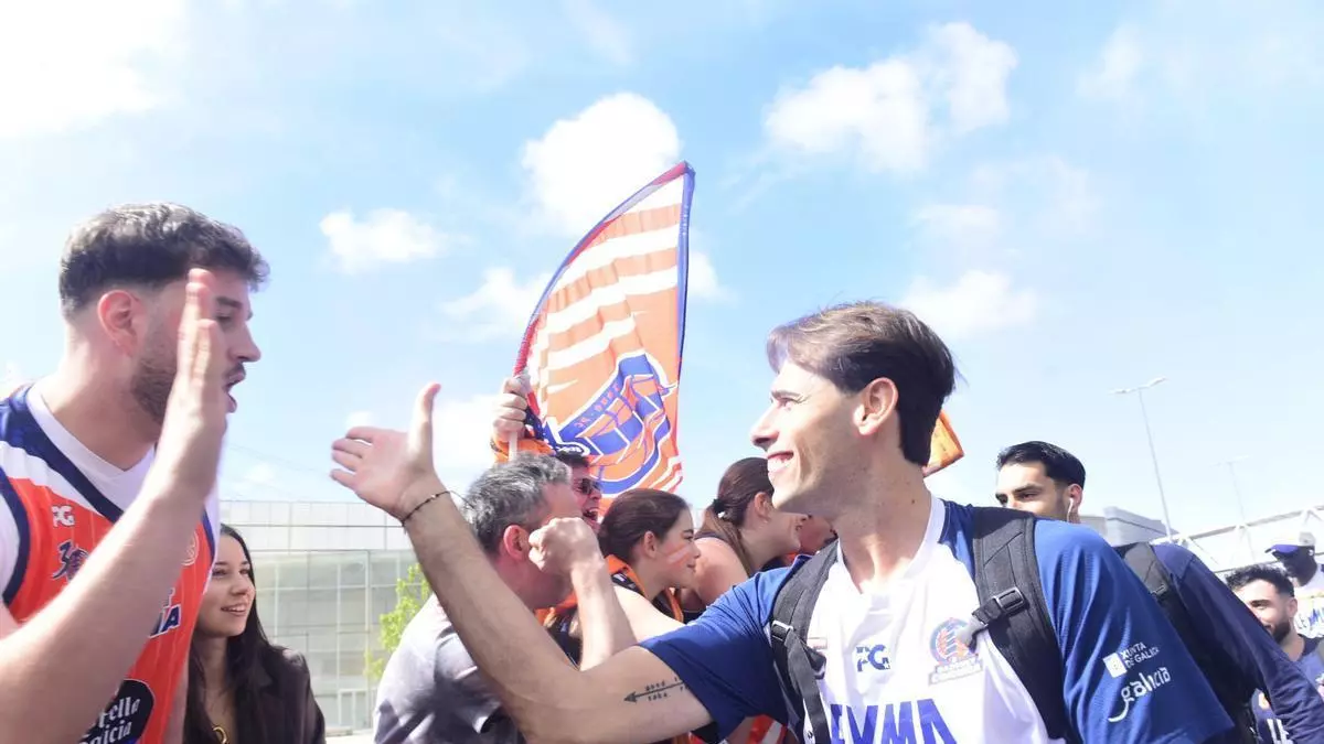 A Coruña y el Coliseum vibran por el ascenso del Leyma: Así recibió la marea naranja a sus héroes antes de la final contra el Estudiantes