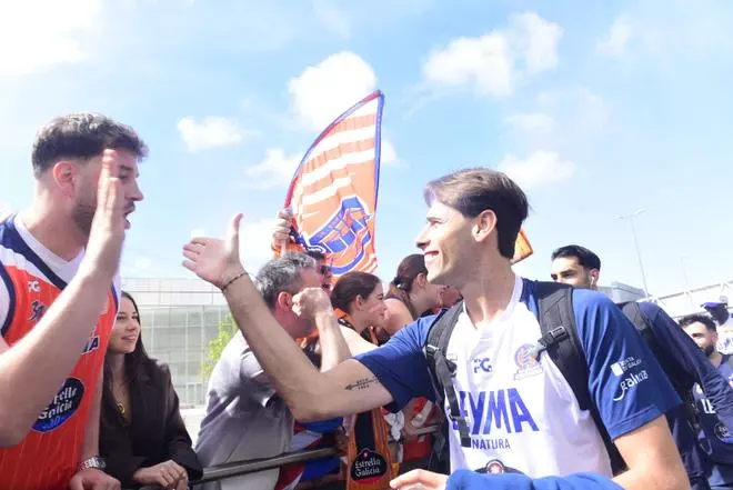 Recibimiento al Leyma antes de la final por el ascenso ante Estudiantes