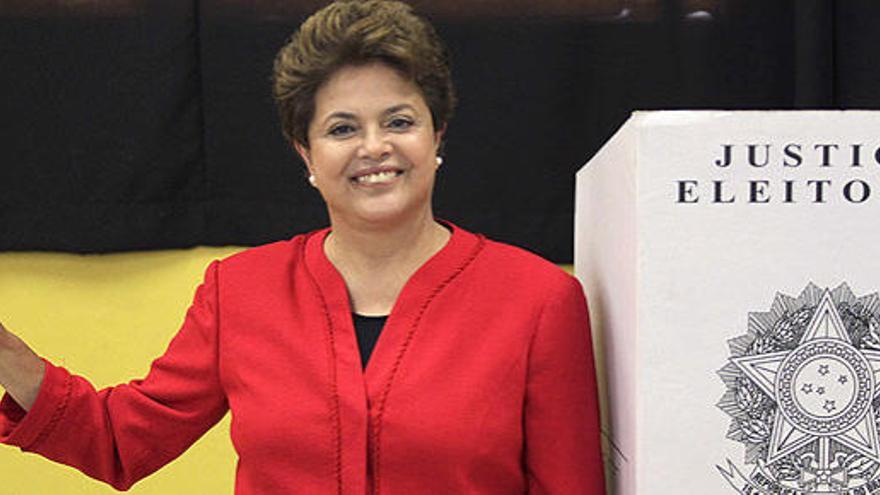 Dilma Rousseff, en el momento de emitir su voto