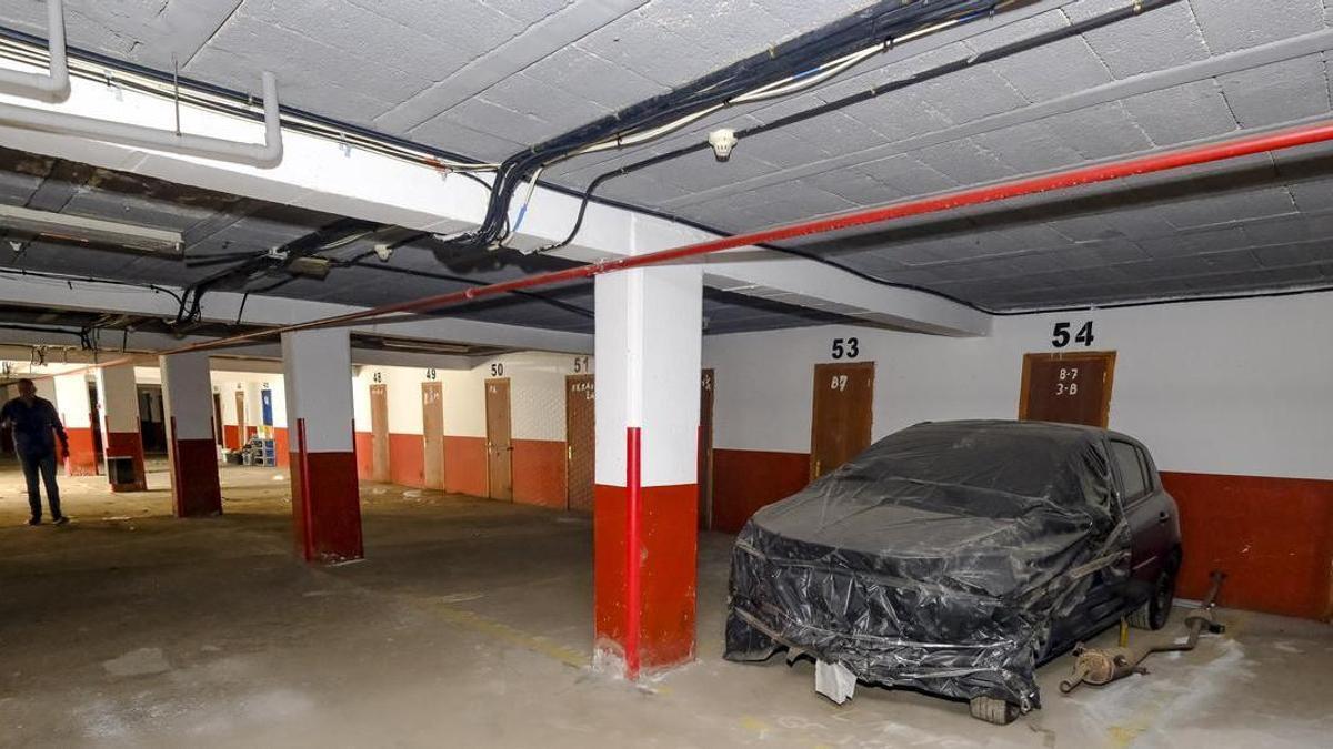 Estado de uno de los garajes en estado de abandono en Barrio Atlántico.