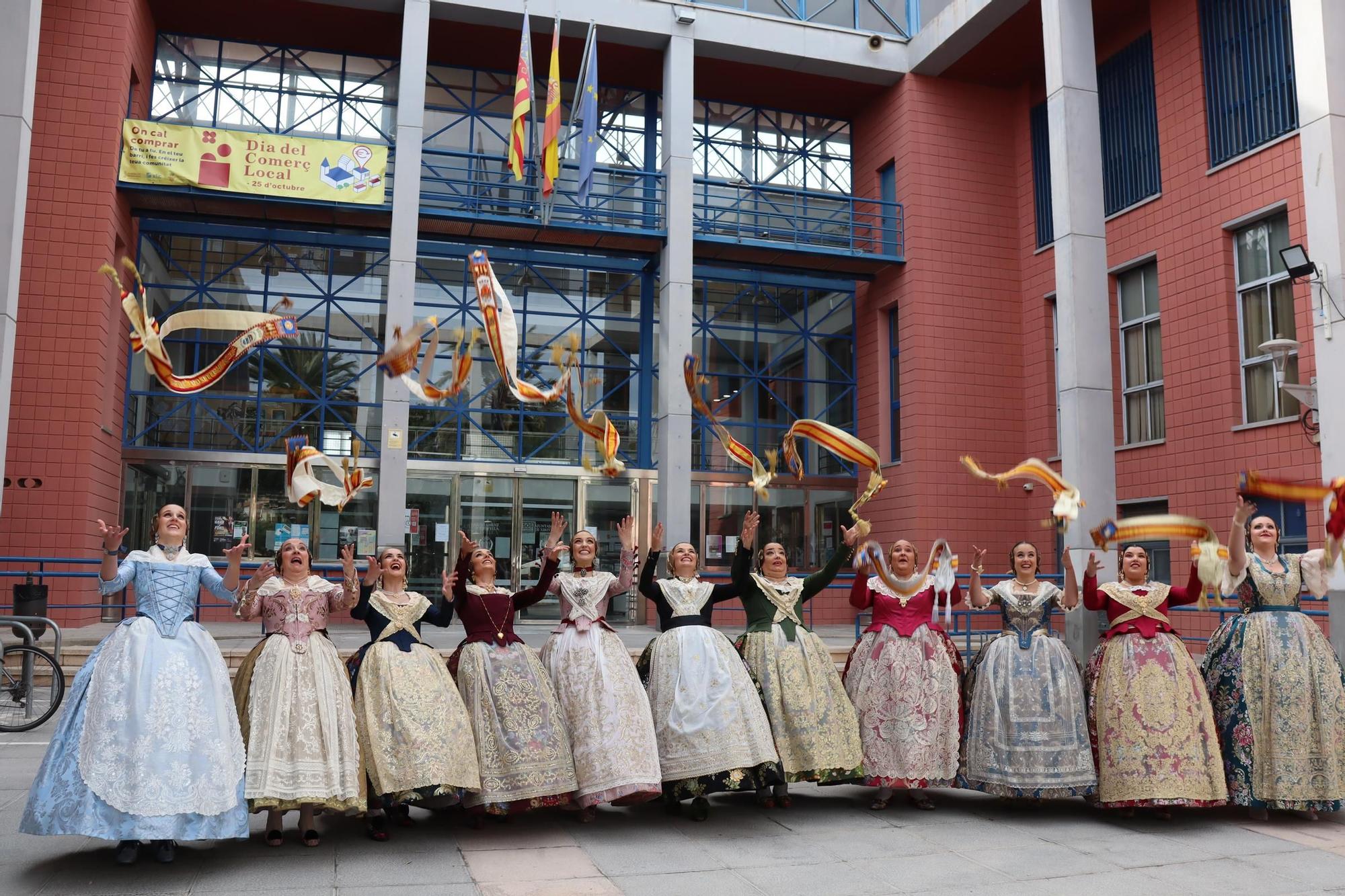 María Estela, la corte, Quart y Xirivella honran a la senyera más viajera de las Fallas