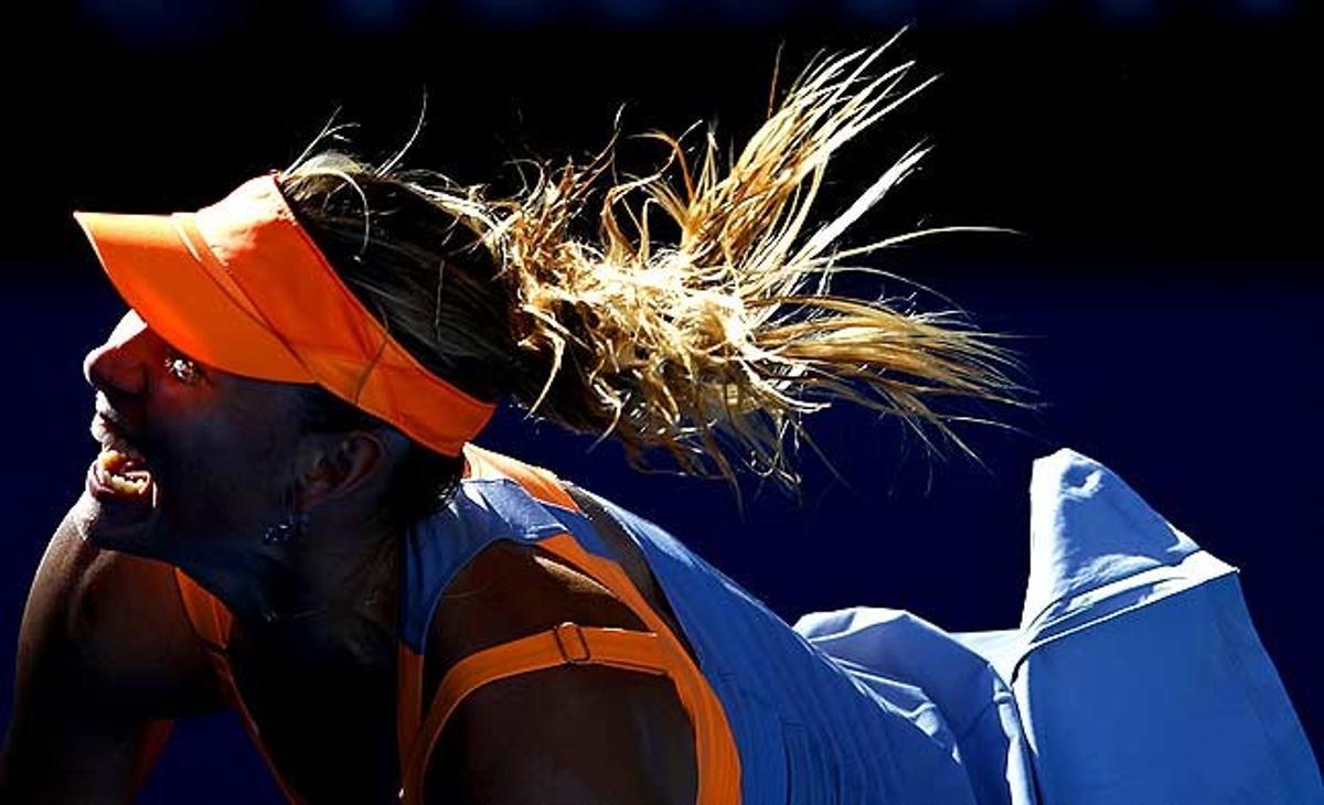 La russa Maria Xarapova competeix contra l’alemanya Julia Goerges durant un partit del torneig de tennis Open d’Austràlia a Melbourne (Austràlia).