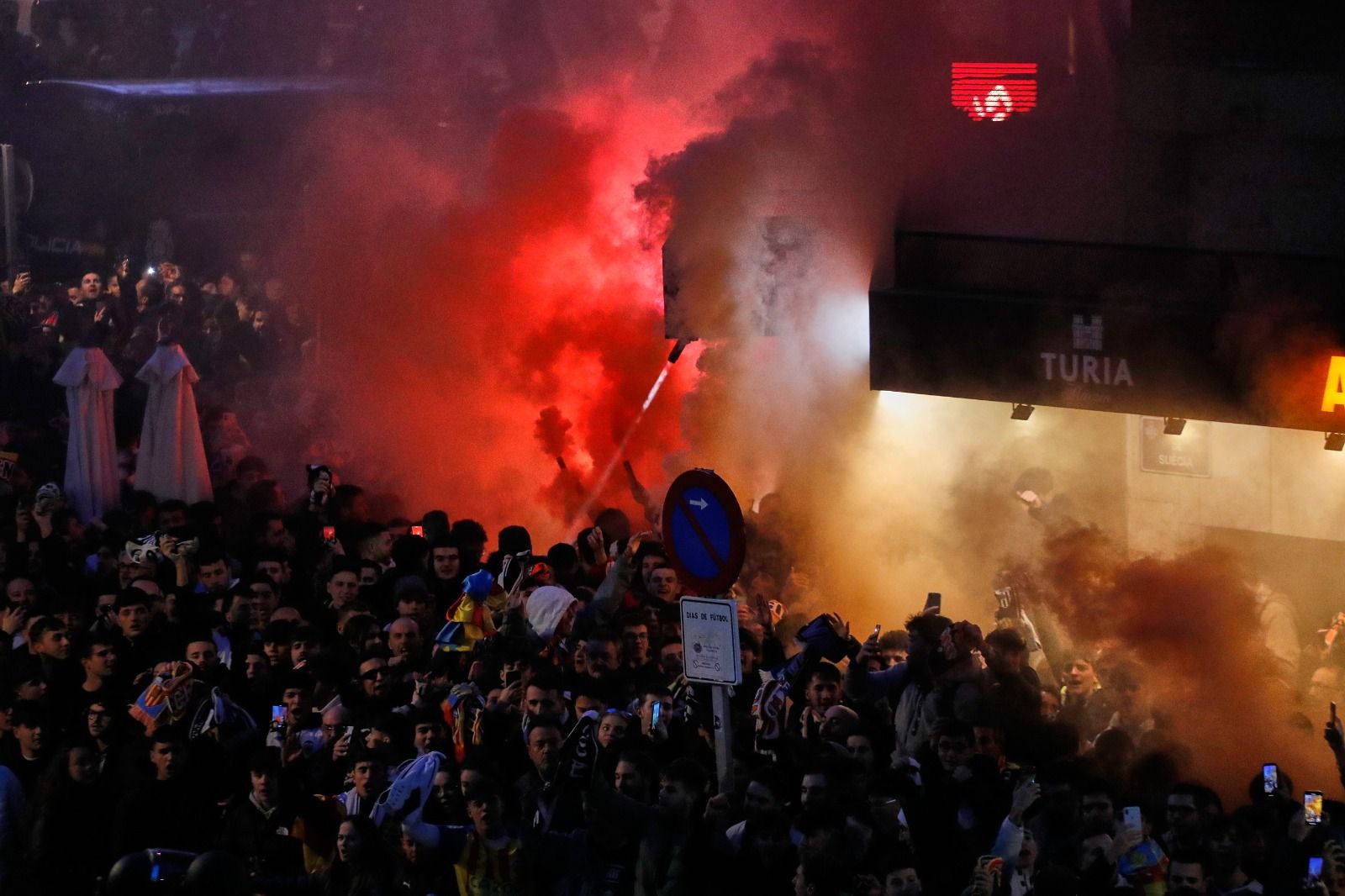 Así ha recibido la afición che al Valencia CF antes del partido contra el Athletic Club