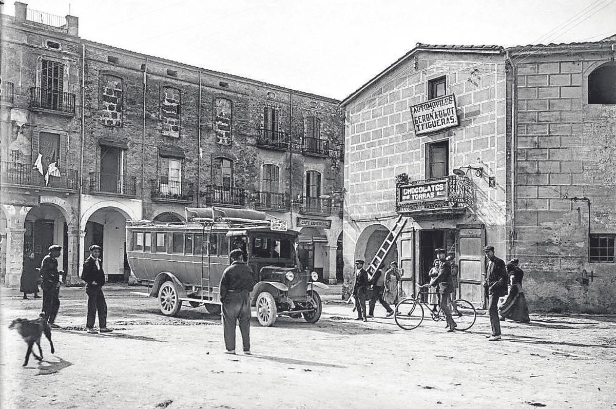 Administració dels cotxes de línia a la plaça dels Turers (1912-1920).