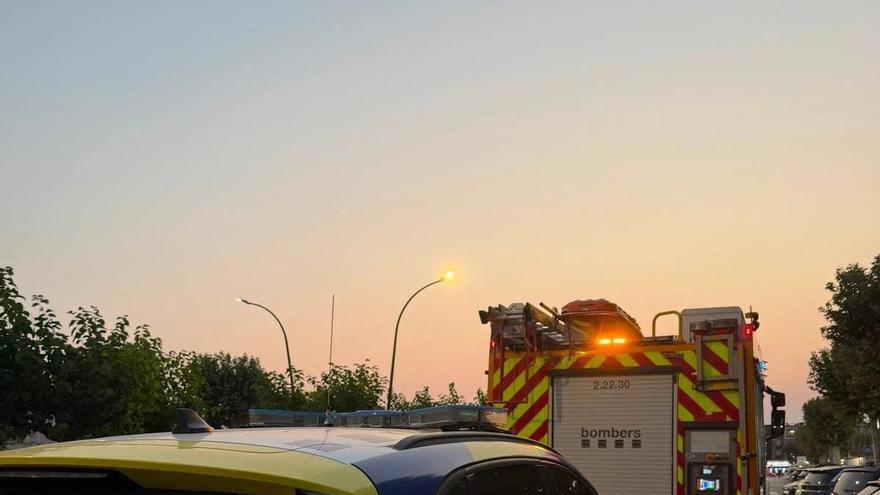 Salven un veí d'Empuriabrava d’un pis ple de fum després d’adormir-se mentre cuinava