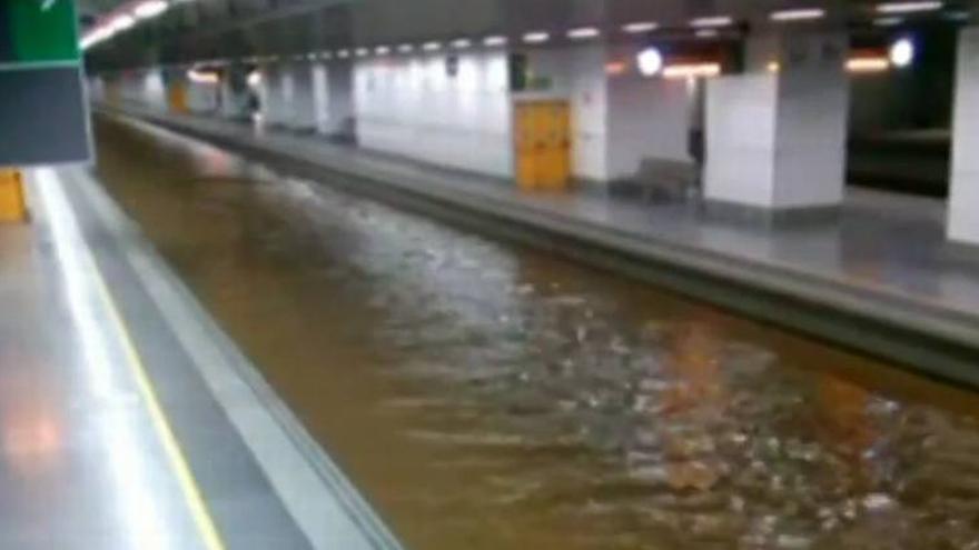 Las lluvias inundan la estación del AVE de Girona