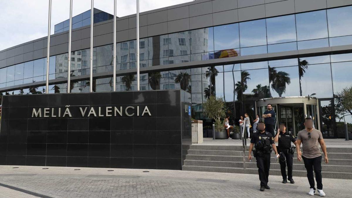 Investigan la muerte de una mujer y su hijo en un hotel de València