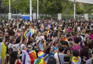 El Parc de ses Estacions explota de colorido y diversión en la verbena del Día del Orgullo