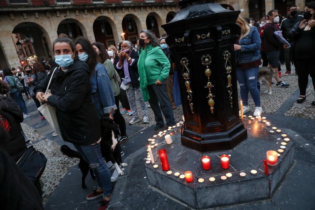 Gijón clama contra la violencia machista tras el crimen de las niñas de ...
