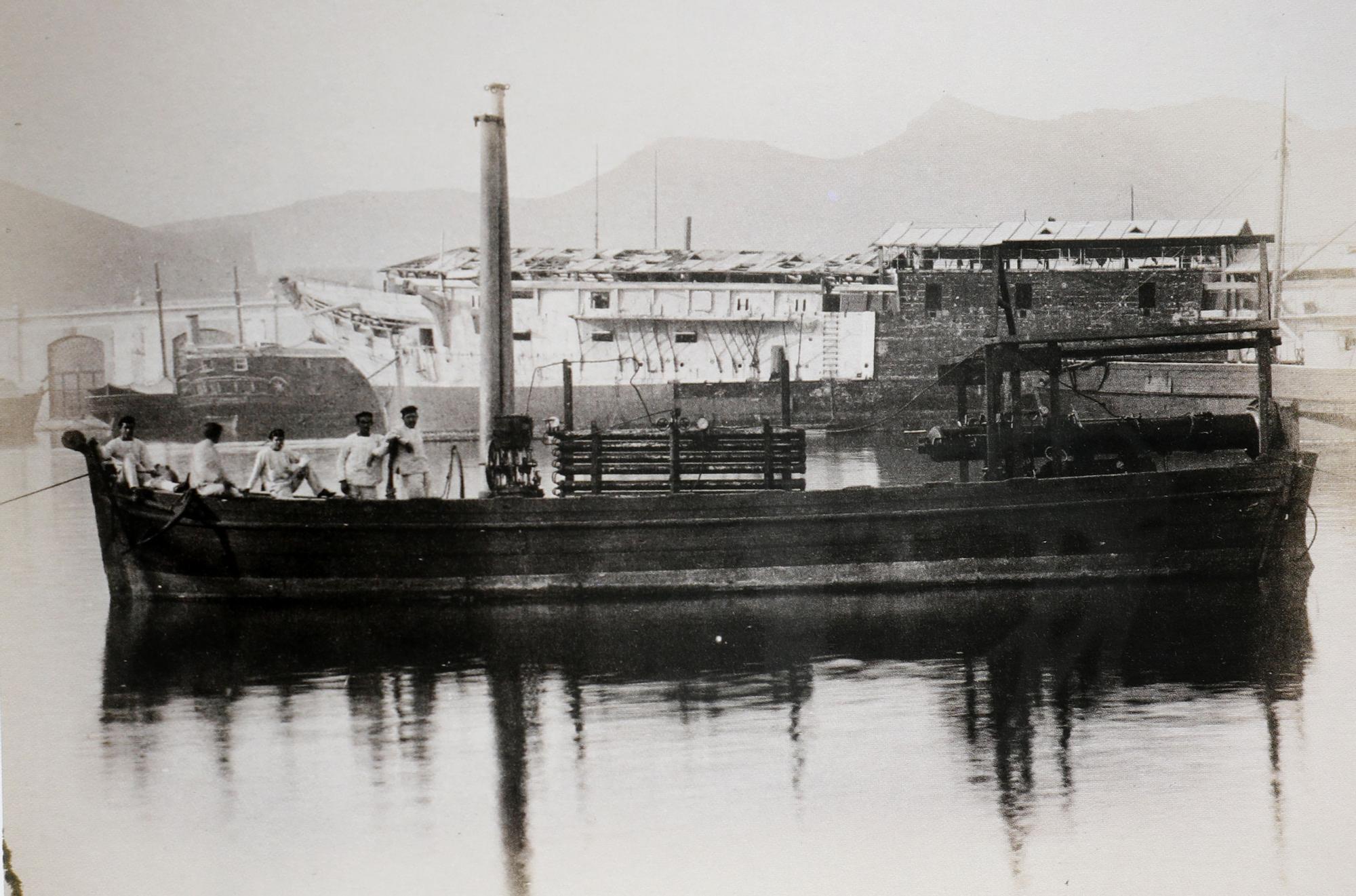 Una travesía fotográfica al pasado de la Marina española de casi cien años de navegación