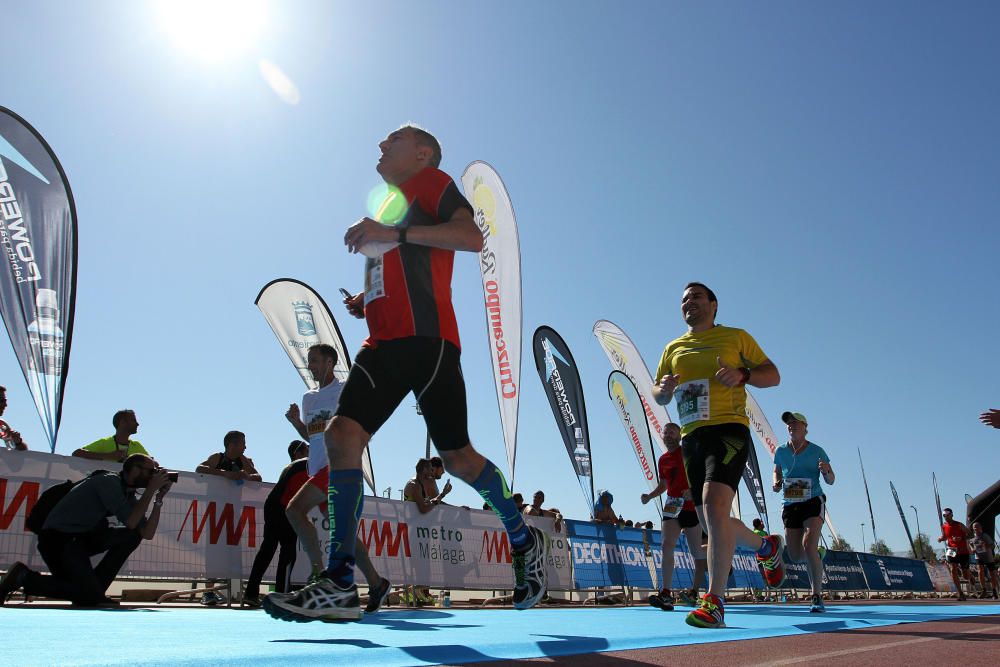 El Mouaziz, del Club Nerja de Atletismo ha vuelto a imponerse en la prueba, que ha alcanzado una participación récord con 7.500 corredores