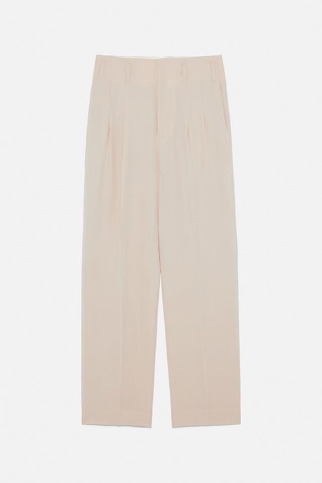 Pantalón de pinzas ancho, de Zara