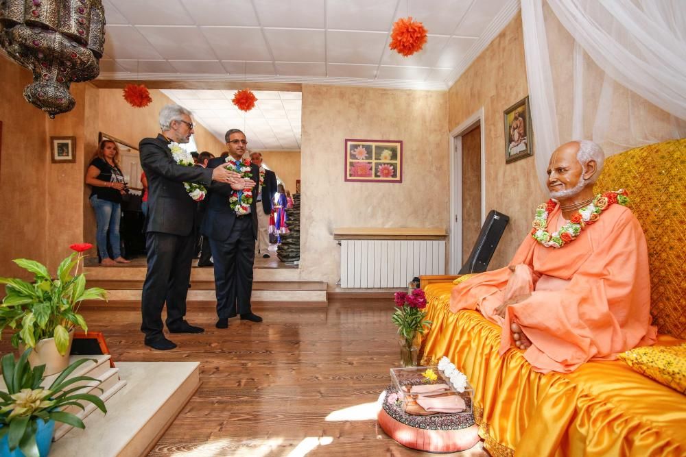 Un momento de la visita a la Fundación Dharma