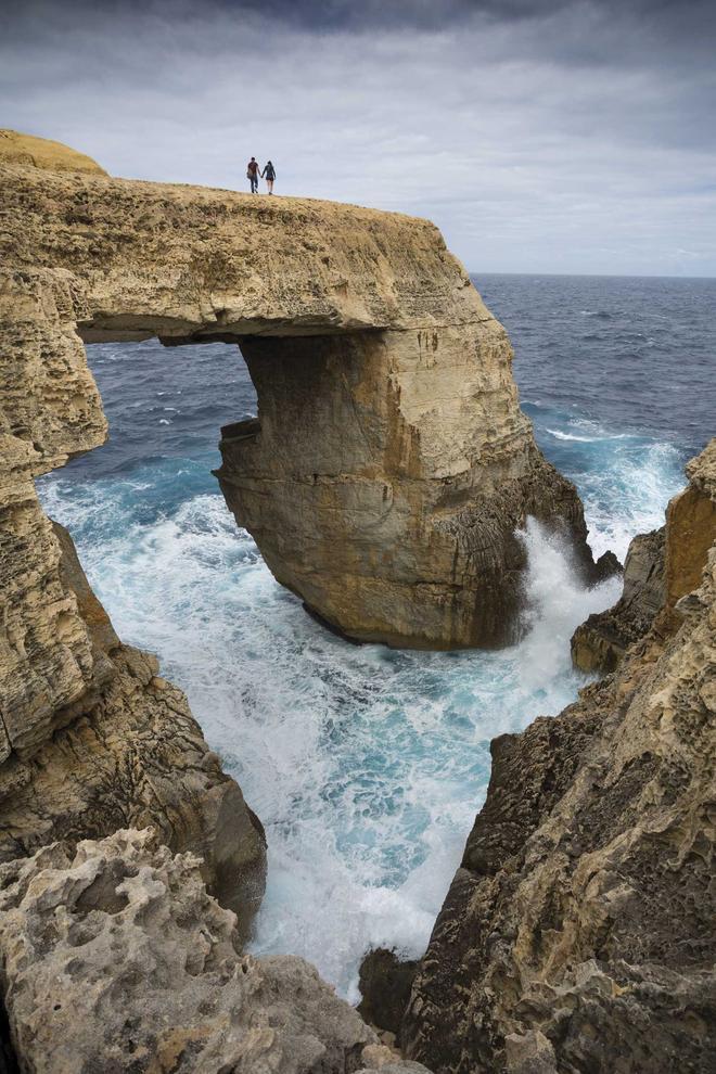 La ventana natural de piedra caliza Wied il-Mielah, al noroeste de la isla de Gozo