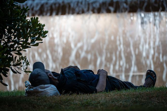Los españoles pierden hasta 42 horas de sueño al año debido al aumento del calor nocturno alimentado por el cambio climático