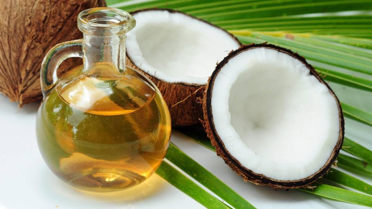 El consumo del aceite de coco se está haciendo viral en redes sociales