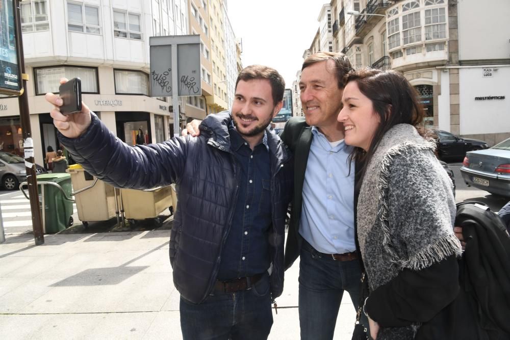 Rafael Hernando en A Coruña en plena campaña 28-A