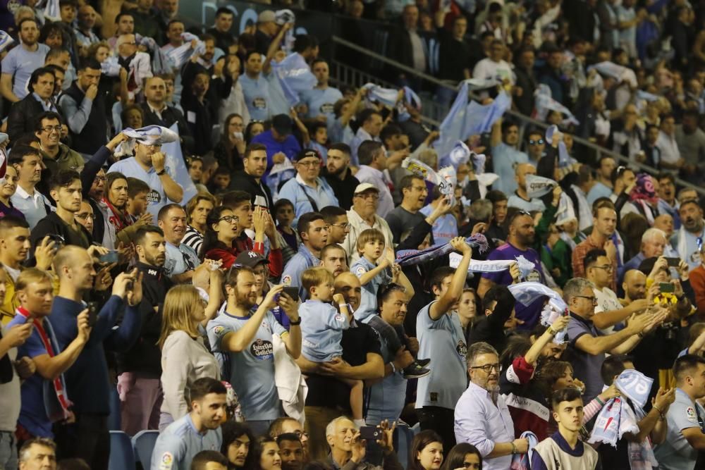 El Celta tumba al Barça y acaricia la permanencia. // A. Villar | J. Lores