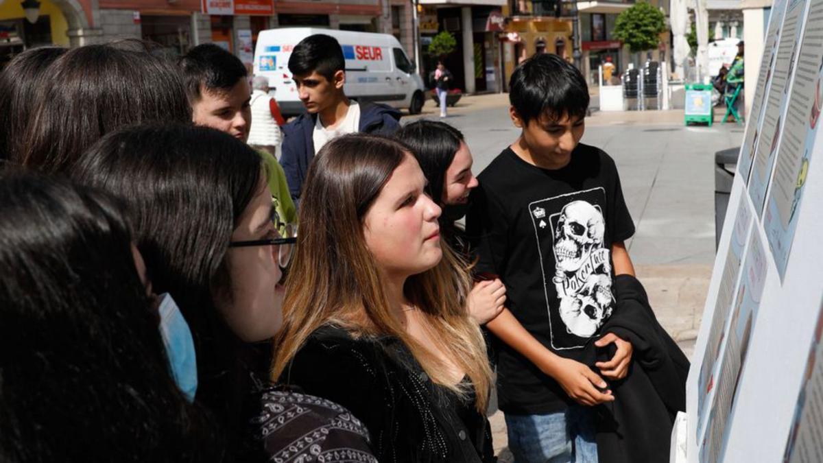 Estudiantes en una actividad en El Parche. | M. Fuentes
