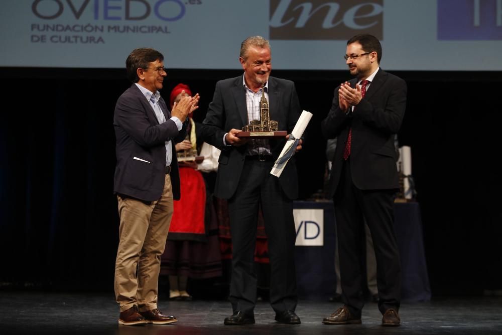 Ceremonia de entrega de los premios del XXIV concurso y muestra del Folclore Ciudad de Oviedo