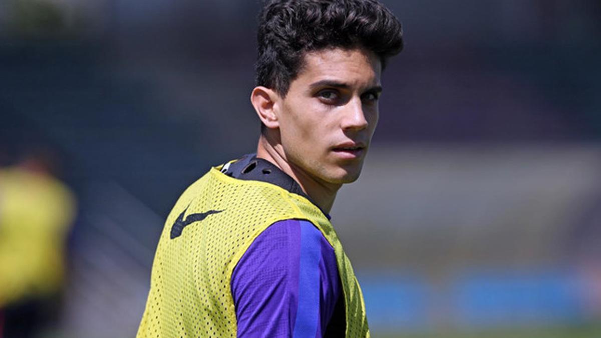 Marc Bartra durante un entrenamiento con el FC Barcelona