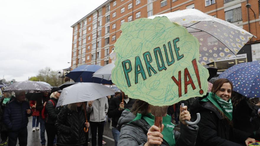 VÍDEO: Así fue la manifestación de los vecinos de la zona este de Oviedo