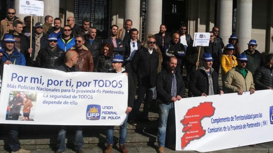 Concentración ante la Subdelegación del Gobierno en Pontevedra. // FDV