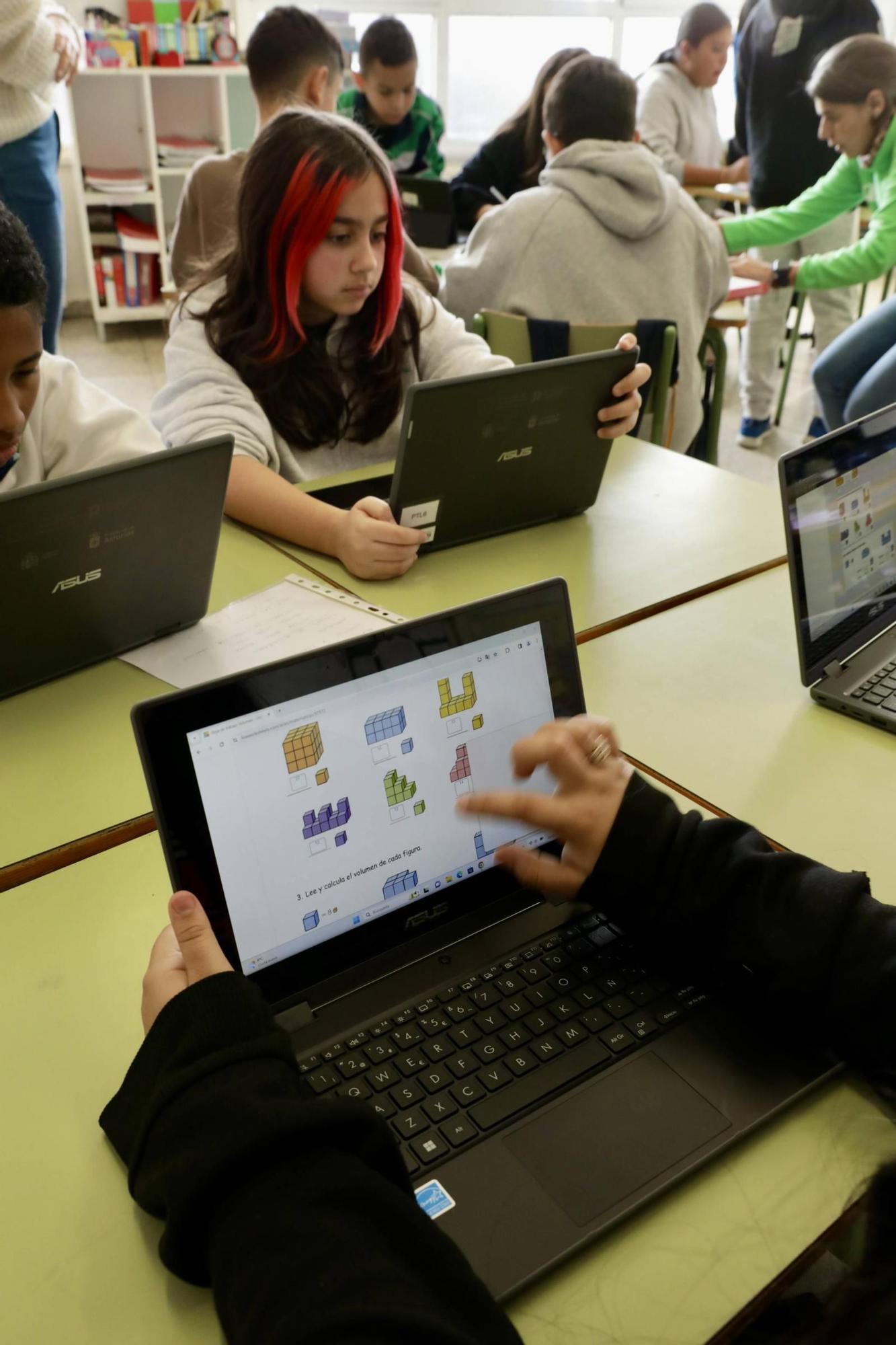 De aula en aula: La Escuelona, con las mates en la mano (en imágenes)