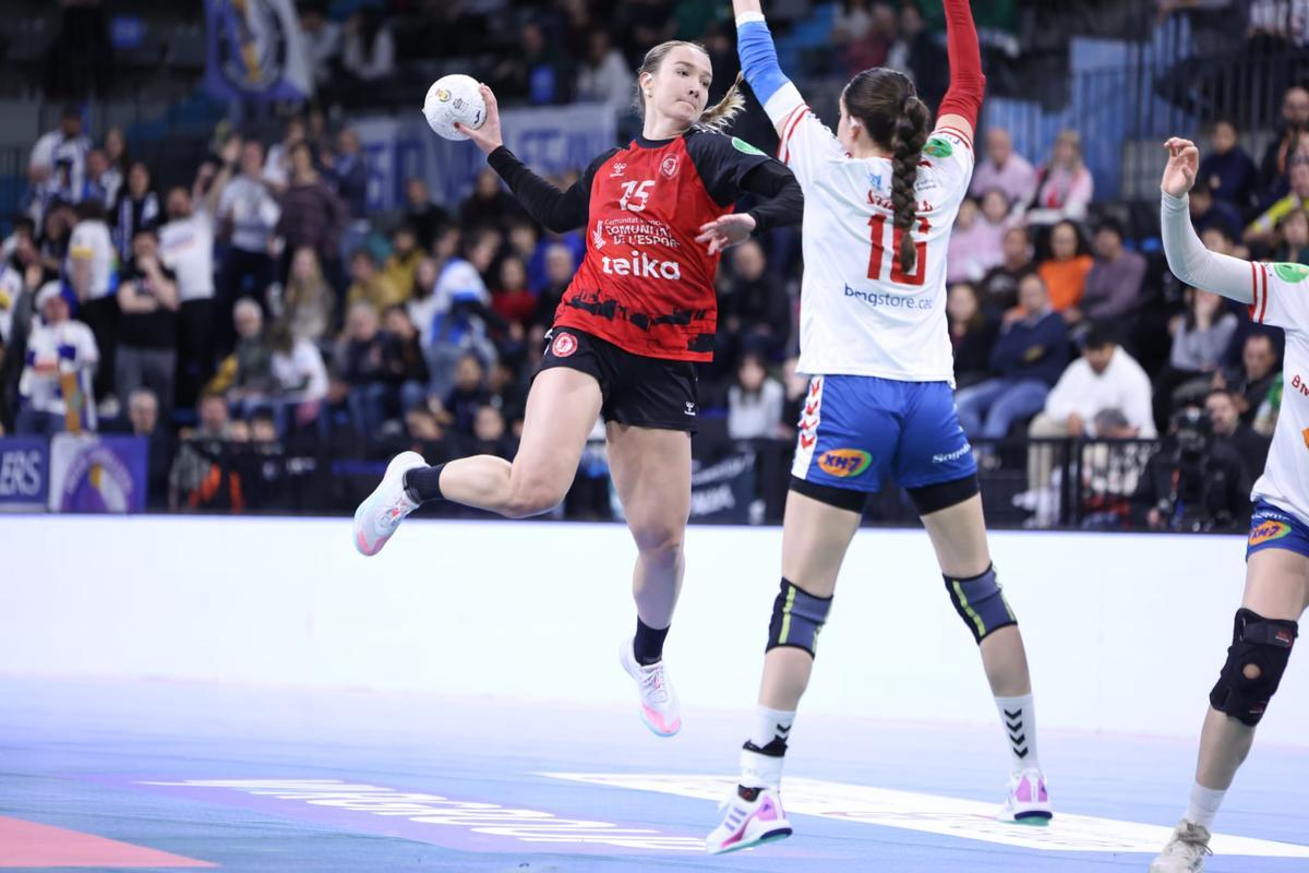 Vicky Szembery en una acción durante la Copa de la Reina.