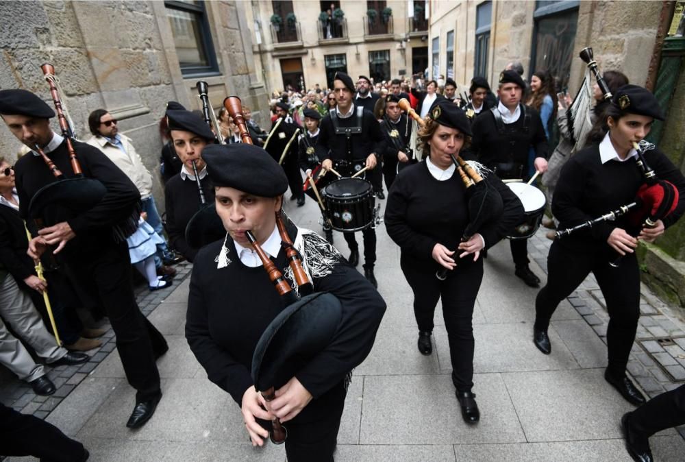 Multitudinaria procesión de "La Burrita" en Pontevedra. // G. Santos